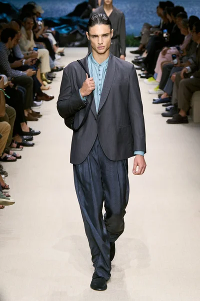 Look 3